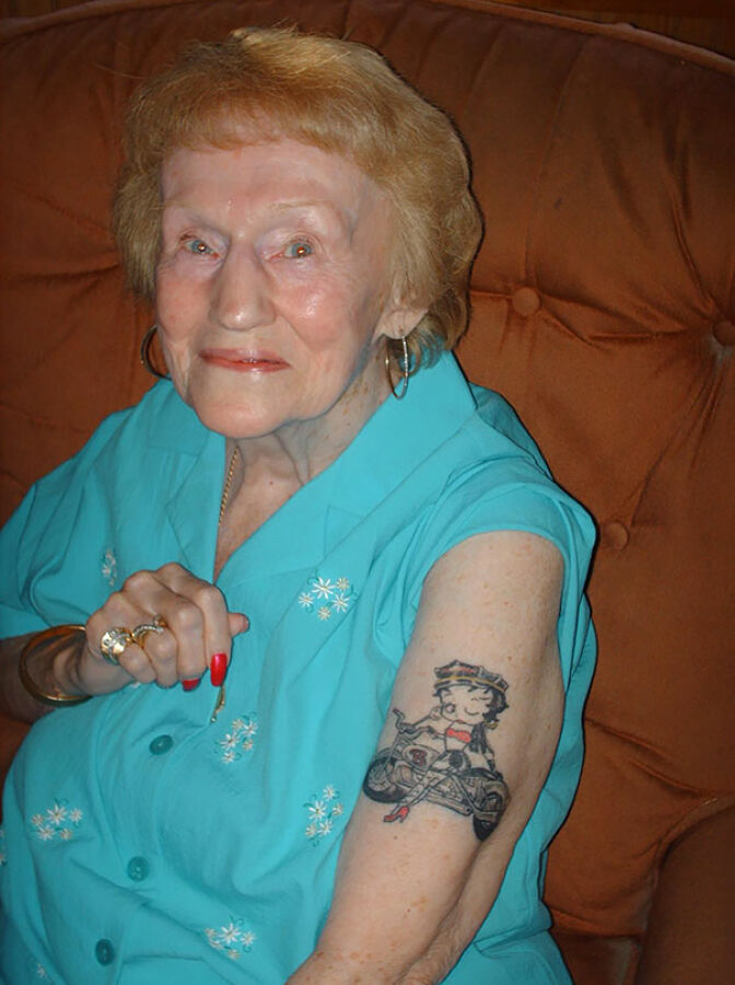 Татуировки в старости - почему татуировки с возрастом выглядят по-другому, как выглядят