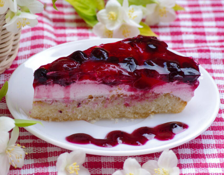 Торт с ягодами и сливками желе