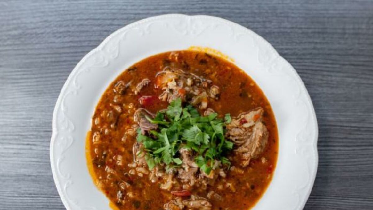 Суп харчо домашний рецепт с говядиной. Харчо армянский. Харчо сунели. Суп-харчо из говядины. Харчо классический.