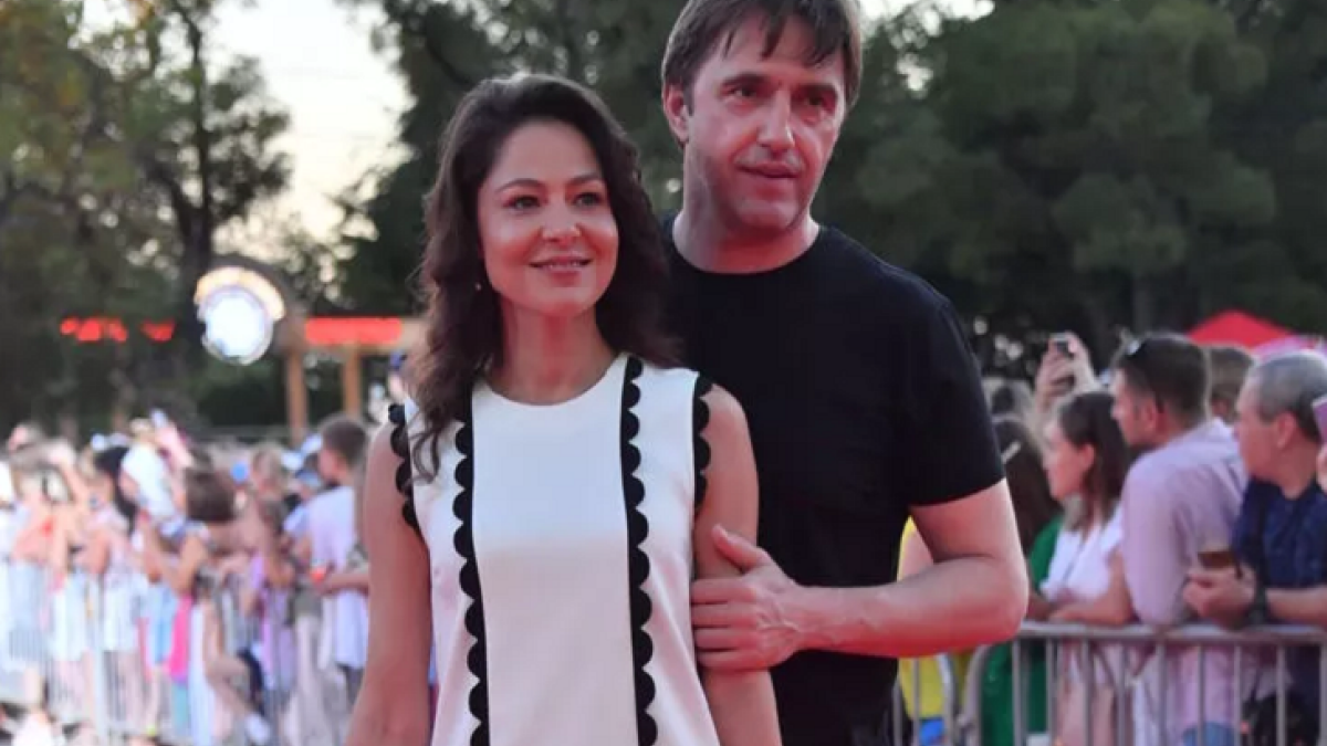 Скандалы, измены, тайная свадьба: непростая любовь Владимира Вдовиченкова и  Елены Лядовой