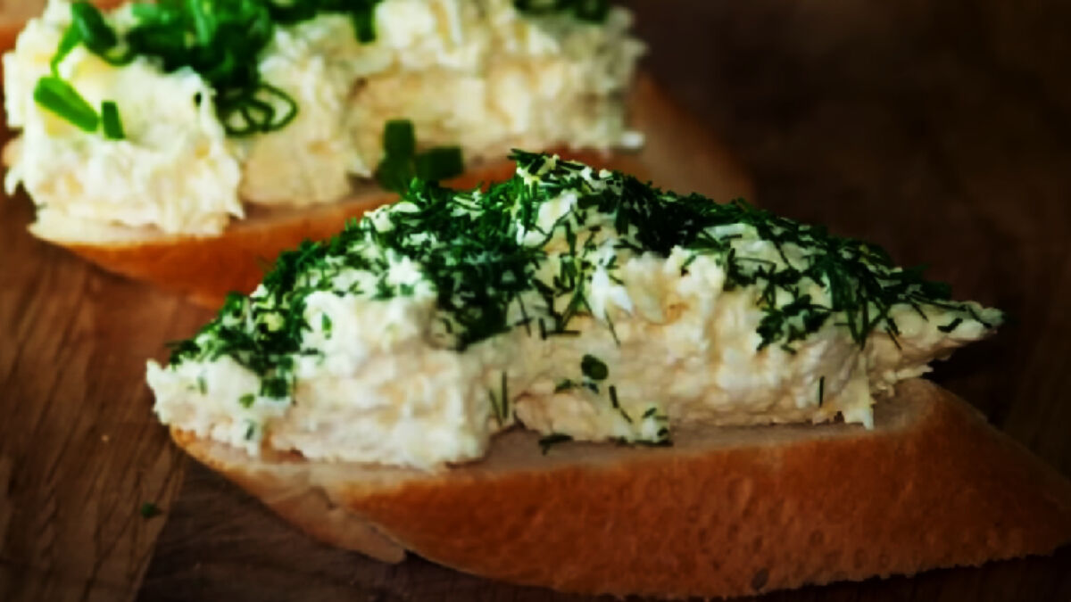 Как сделать быстрые бутерброды из смеси сыра и яйца – нереально вкусно и дешево: семья просит каждый день