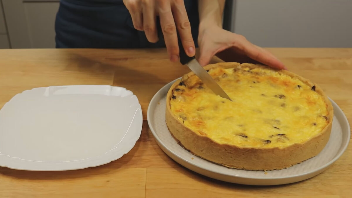 Вкуснее пиццы! Как приготовить сочный открытый пирог с курицей: на тесто – мука, вода, масло, яйцо