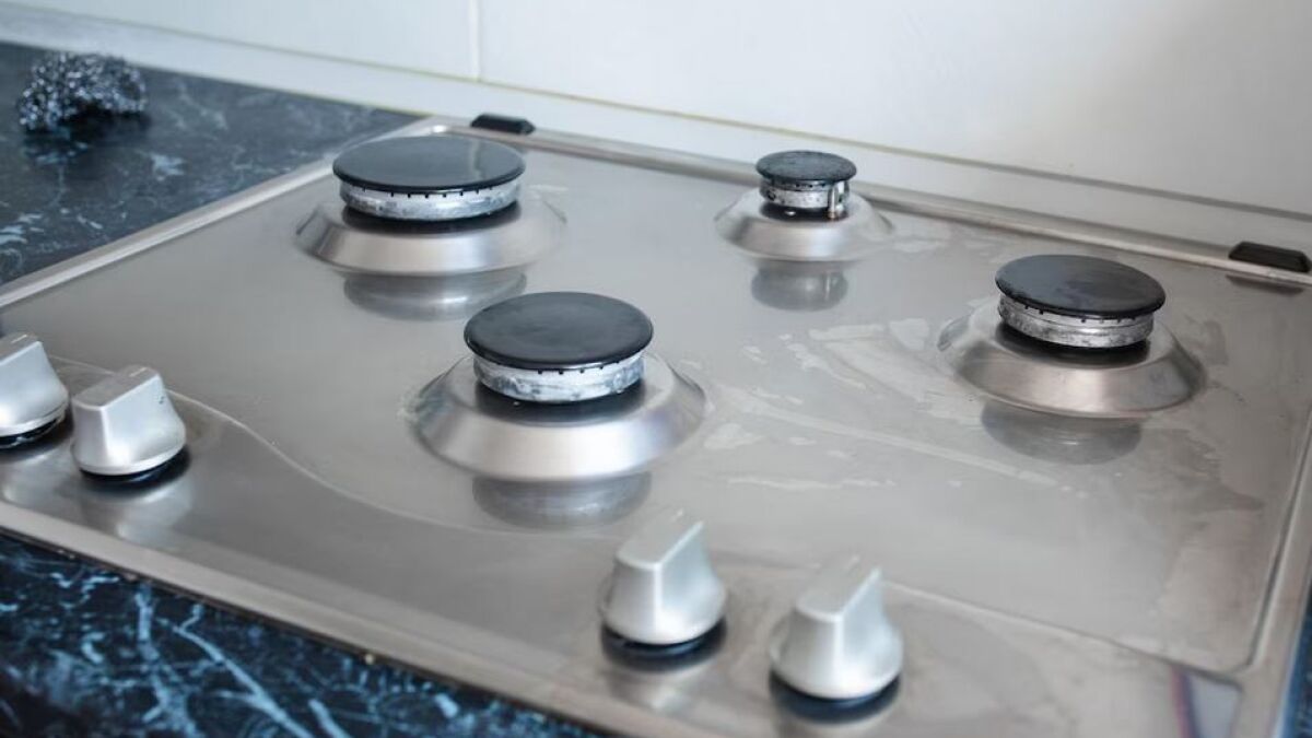 Перестановка газовой плиты в кухне: легко ли самому?