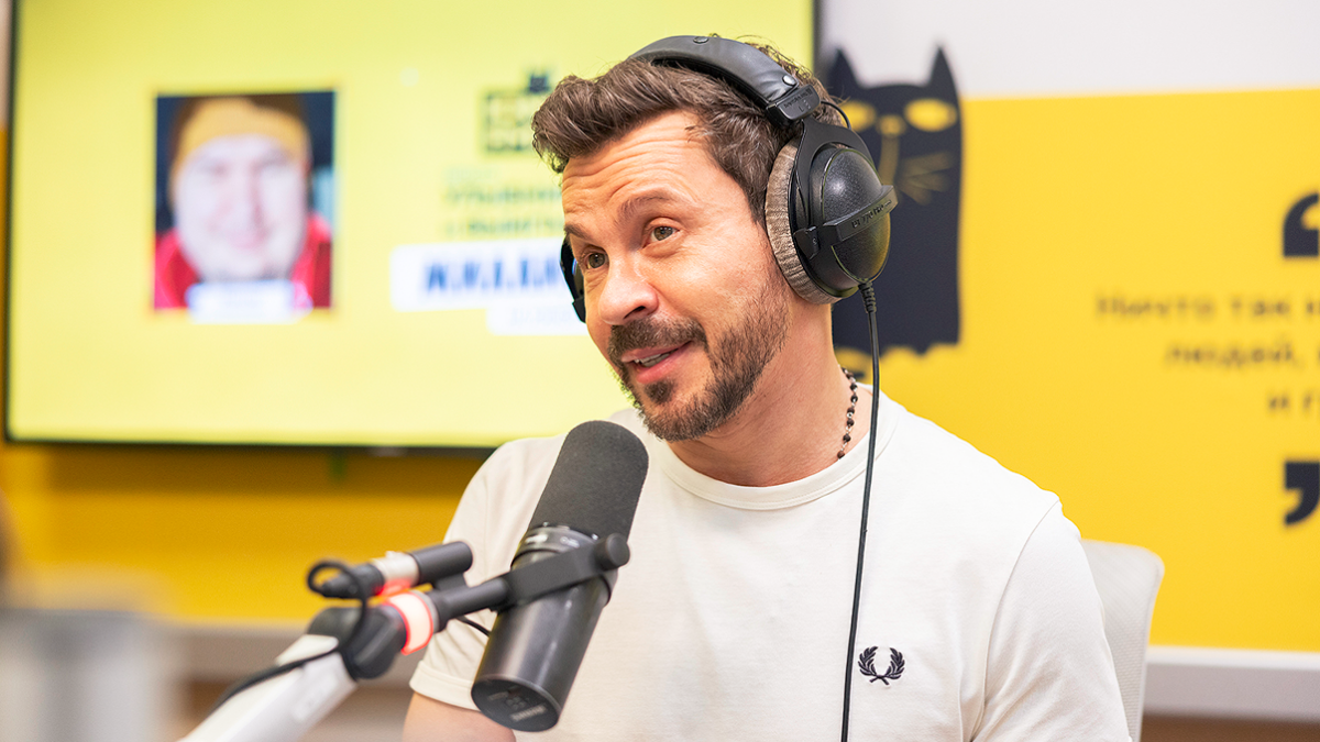 Павел Деревянко рассказал о себе в эфире веселого радио. Фото «Юмор FM»