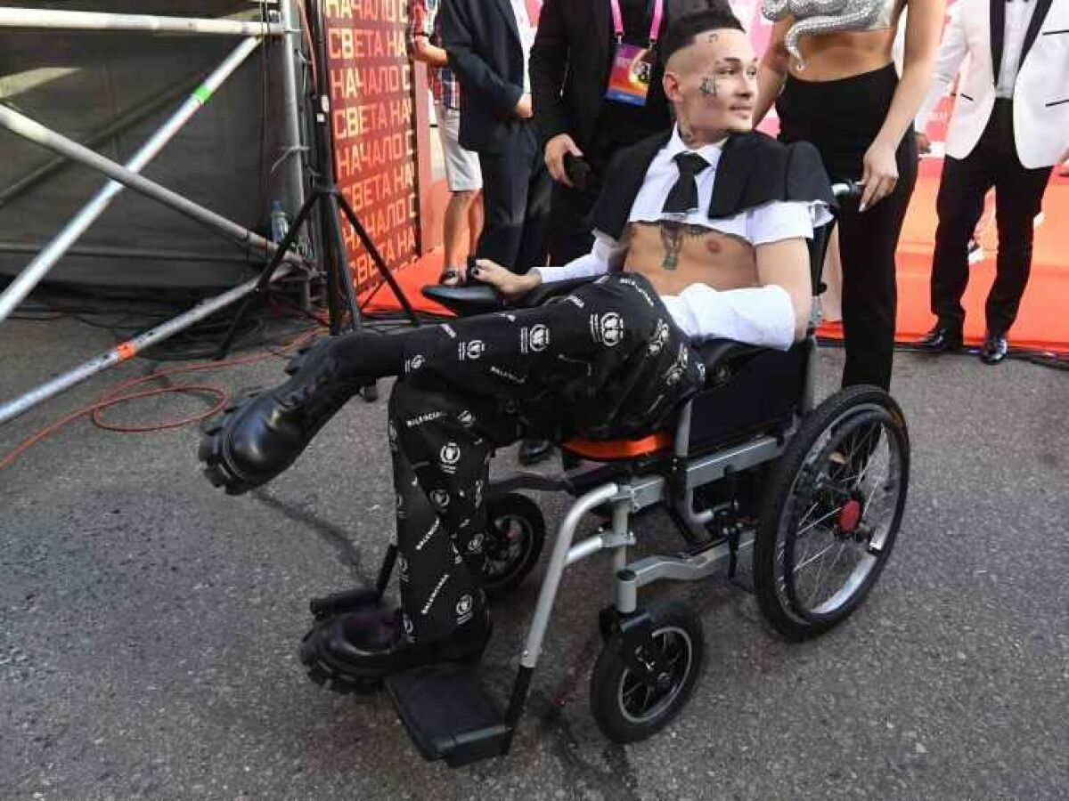 Моргенштерн на инвалидной коляске
