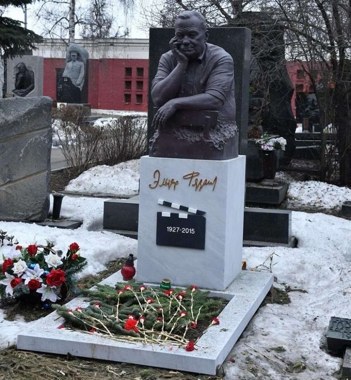 Эльдар Рязанов могила на Новодевичьем кладбище