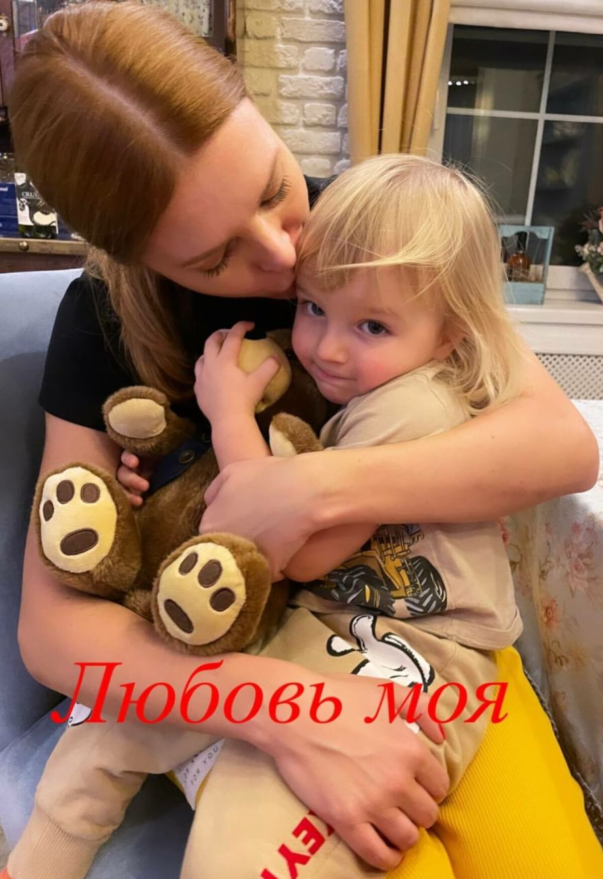 Наталья Подольская с младшим сыном. Фото: соцсети