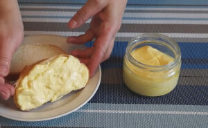 Плавленый сыр из творога и молока, приготовленный в домашних условиях