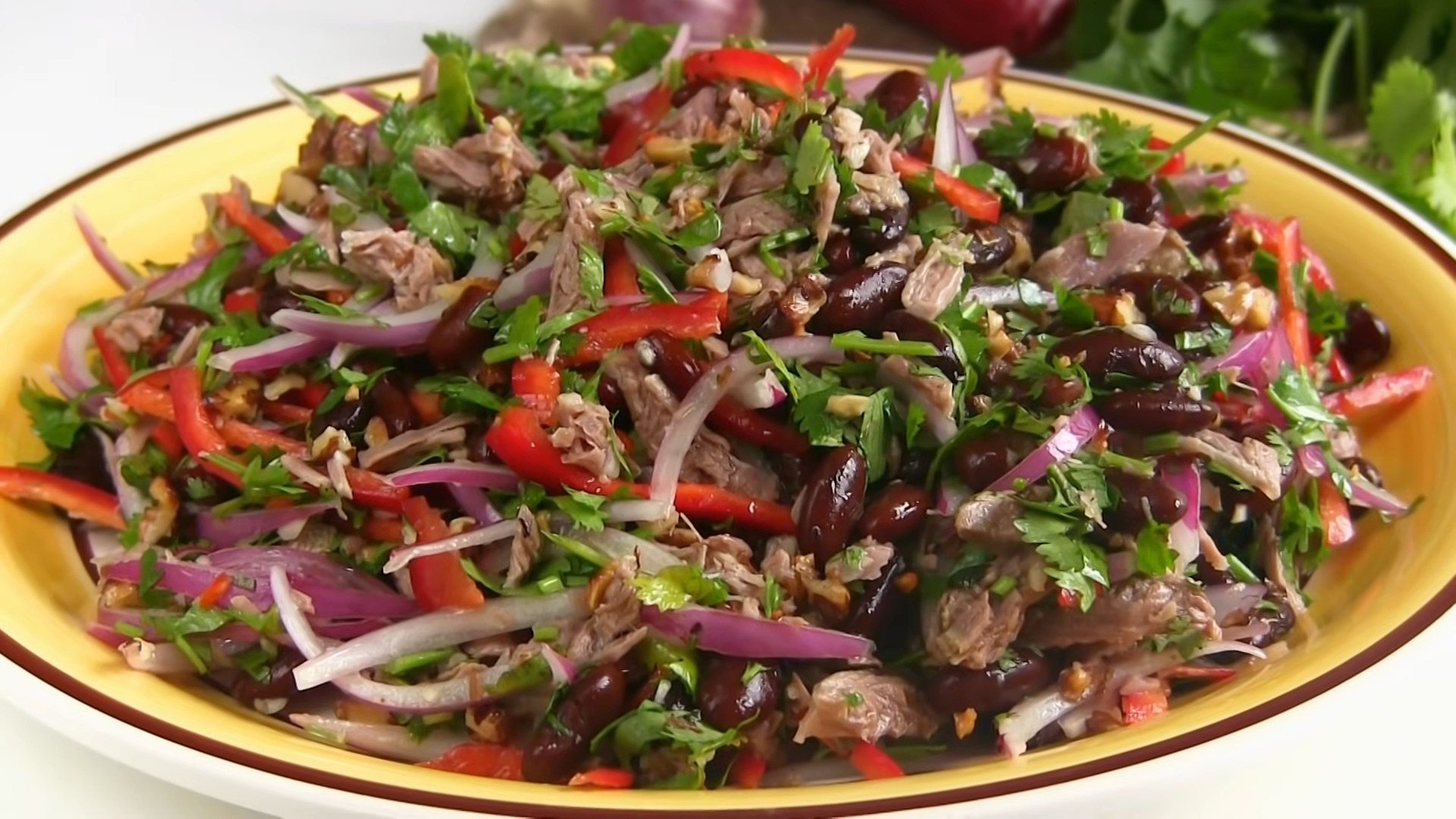 Тайский салат с говядиной и болгарским перцем - пошаговый рецепт с фото на gkhyarovoe.ru